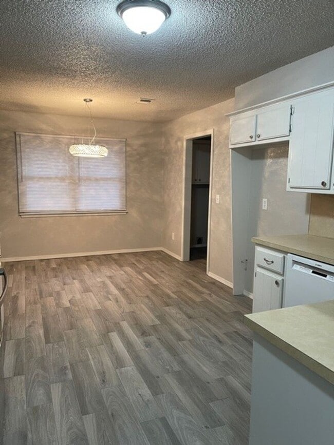 505 Post Oak Ln in Moore, OK - Building Photo - Building Photo