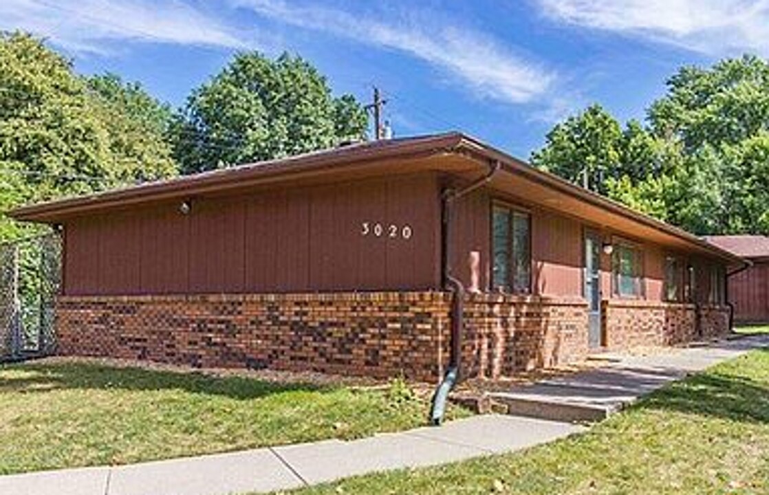 3020 N. 58th Street in Lincoln, NE - Foto de edificio