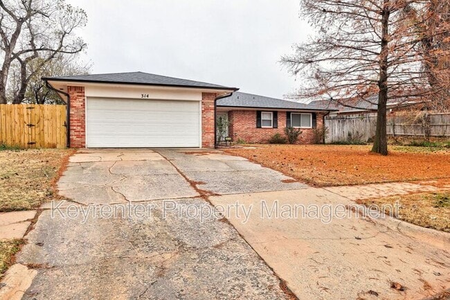 314 N Lakeside Terrace in Mustang, OK - Building Photo - Building Photo