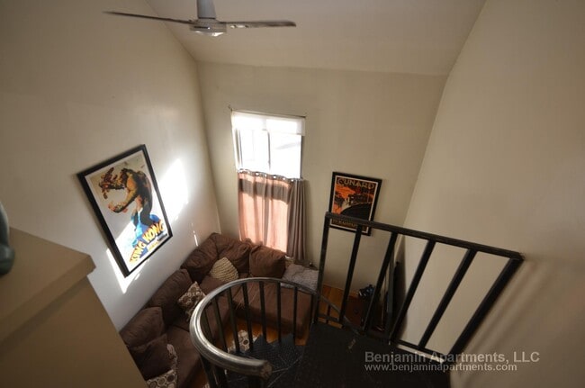 385 Dorchester St, Unit A8 in Boston, MA - Foto de edificio - Building Photo