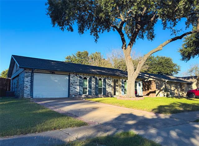 1425 Meridian Way in Garland, TX - Building Photo