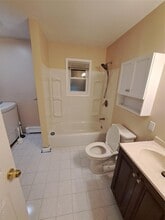 196 N Nassau Ave in Massapequa, NY - Foto de edificio - Building Photo