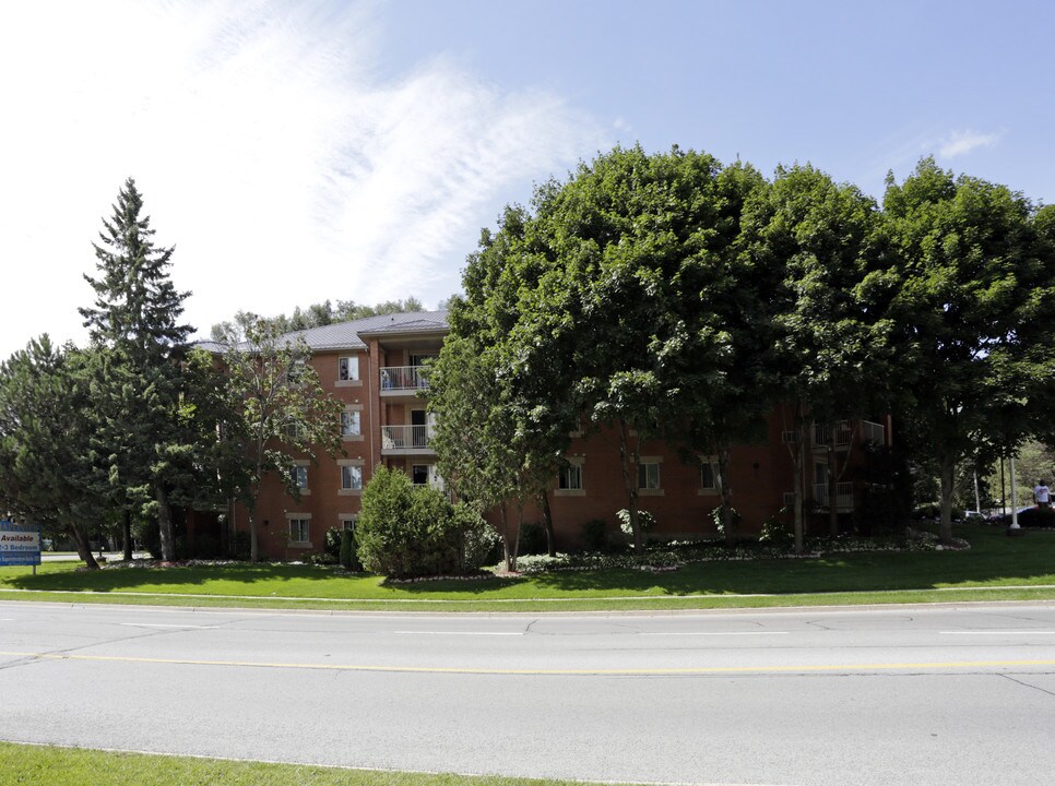 Mapleview Apartments in Barrie, ON - Building Photo