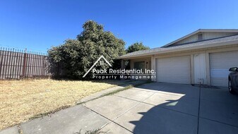 4978 Saddlerock Way in Sacramento, CA - Building Photo