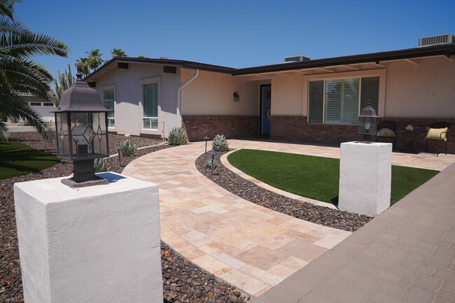 2526 E Mercer Ln in Phoenix, AZ - Building Photo - Building Photo