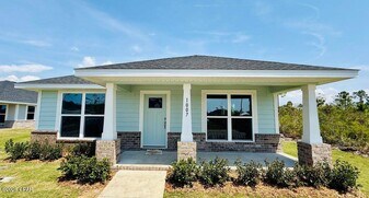 1007 Bayside St in Panama City, FL - Building Photo