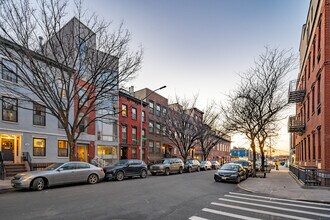 140 Degraw St in Brooklyn, NY - Building Photo - Building Photo