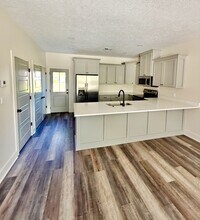 221 W Sallier St in Lake Charles, LA - Building Photo - Building Photo