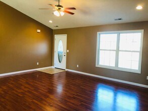 102 Ethan Ct in Vine Grove, KY - Building Photo - Building Photo