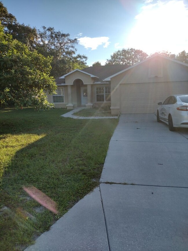 4498 Hoffman Ave in Spring Hill, FL - Building Photo - Building Photo