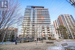 21 Park St E in Mississauga, ON - Building Photo