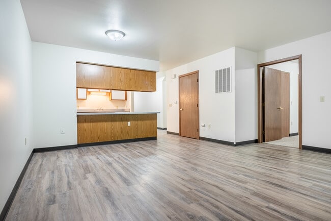 Sylvan Glen Apartments in Wisconsin Rapids, WI - Building Photo - Interior Photo