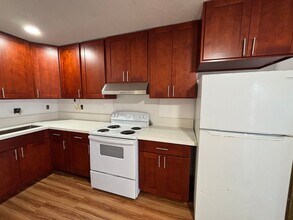 2429 N School St in Honolulu, HI - Building Photo - Building Photo