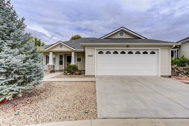property at 1969 N Mulberry