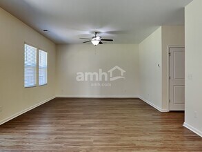 136 Orion Way in Moncks Corner, SC - Foto de edificio - Building Photo