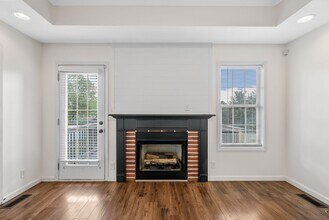 1021 Glenhurst Way in Clarksville, TN - Building Photo - Building Photo