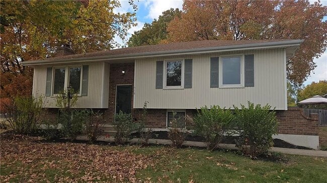 property at 518 SE Timbercreek Ln