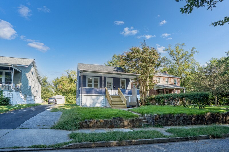 2716 Woodsdale Ave in Baltimore, MD - Building Photo