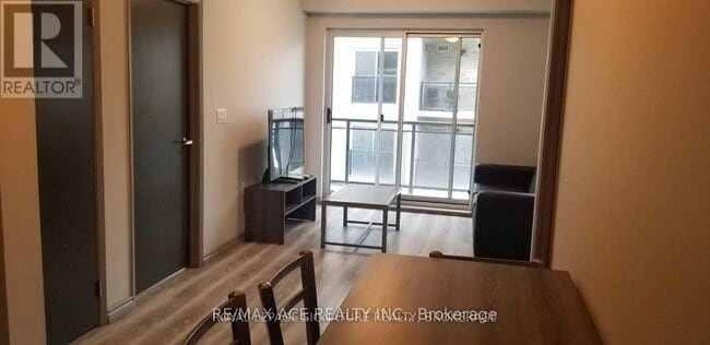 275 Larch St in Waterloo, ON - Building Photo - Building Photo