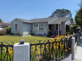 11074 Califa St in North Hollywood, CA - Building Photo