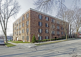 1315 E Elmdale Ct, Unit 102 in Shorewood, WI - Foto de edificio - Building Photo