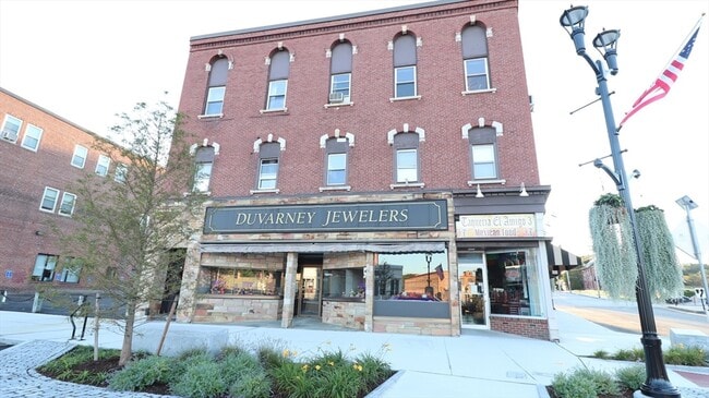 property at 7 High St