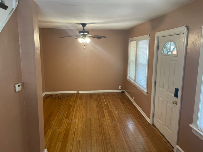 7105 Flowerdale Ave in Cleveland, OH - Foto de edificio - Building Photo