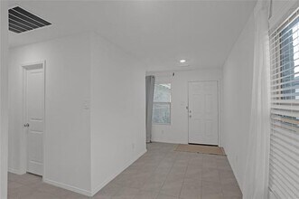 14048 Earlham St in Pilot Point, TX - Building Photo - Building Photo