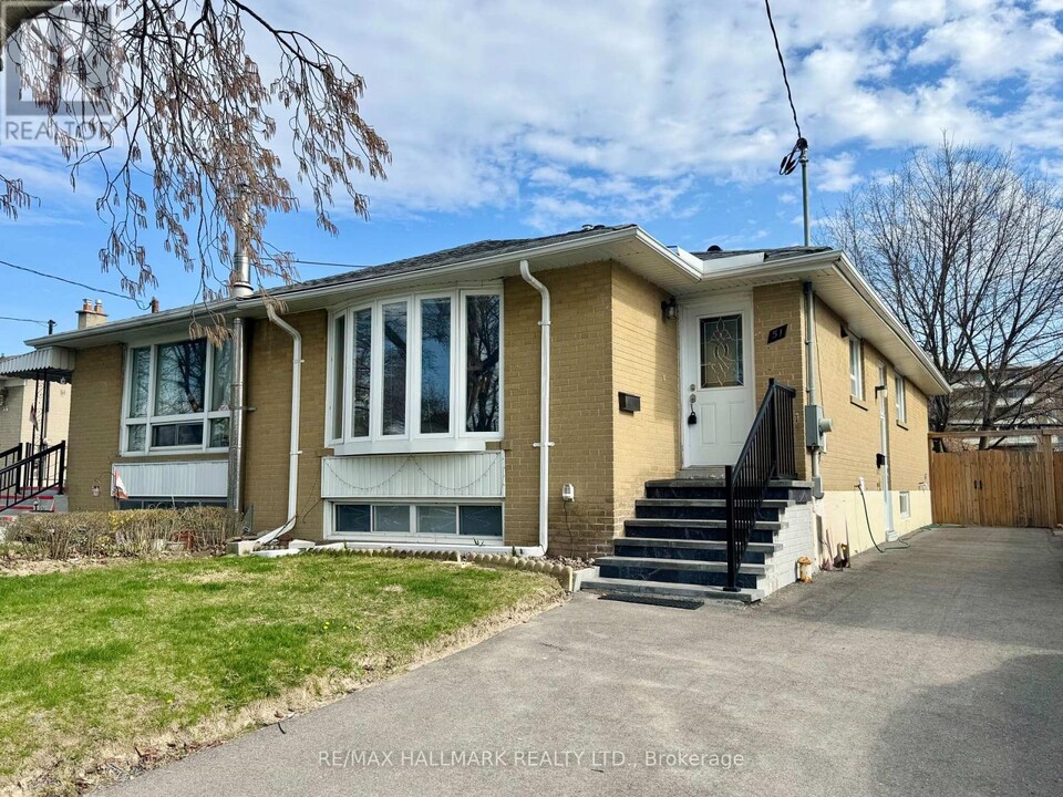 51 Tulane Crescent in Toronto, ON - Building Photo