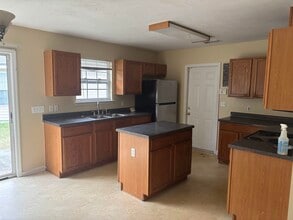 877 Medical Commons Ct in Tallahassee, FL - Building Photo - Building Photo