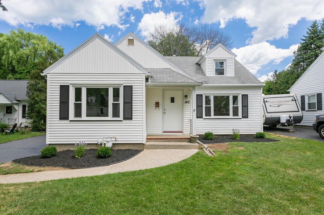 142 Shorewood Dr in Irondequoit, NY - Building Photo