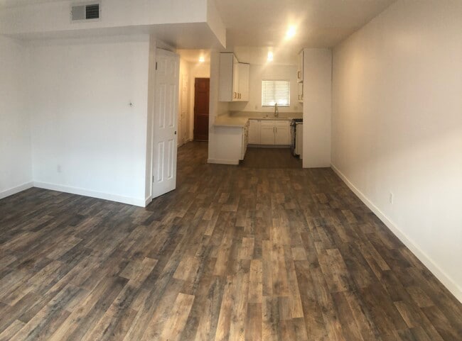 727 E Tujunga Ave in Burbank, CA - Building Photo - Building Photo