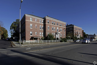 Longfellow Manor Apartments in Worcester, MA - Foto de edificio - Building Photo