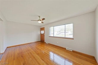 558 Walnut St in Elyria, OH - Building Photo - Building Photo