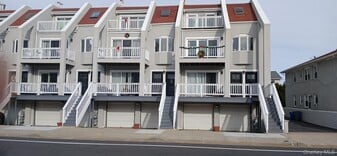 663 E Broadway in Long Beach, NY - Building Photo