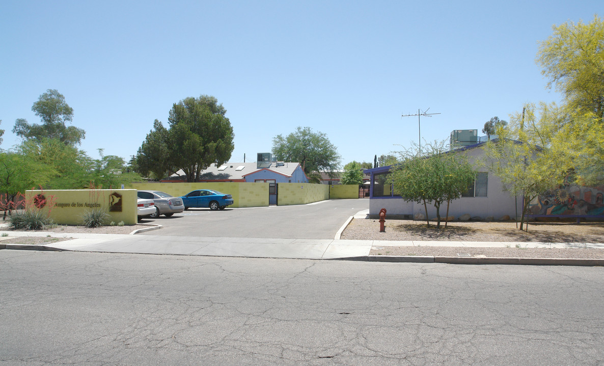 1320 E Blacklidge Dr in Tucson, AZ - Building Photo