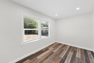 1105 Maxfield St in Waco, TX - Building Photo - Building Photo