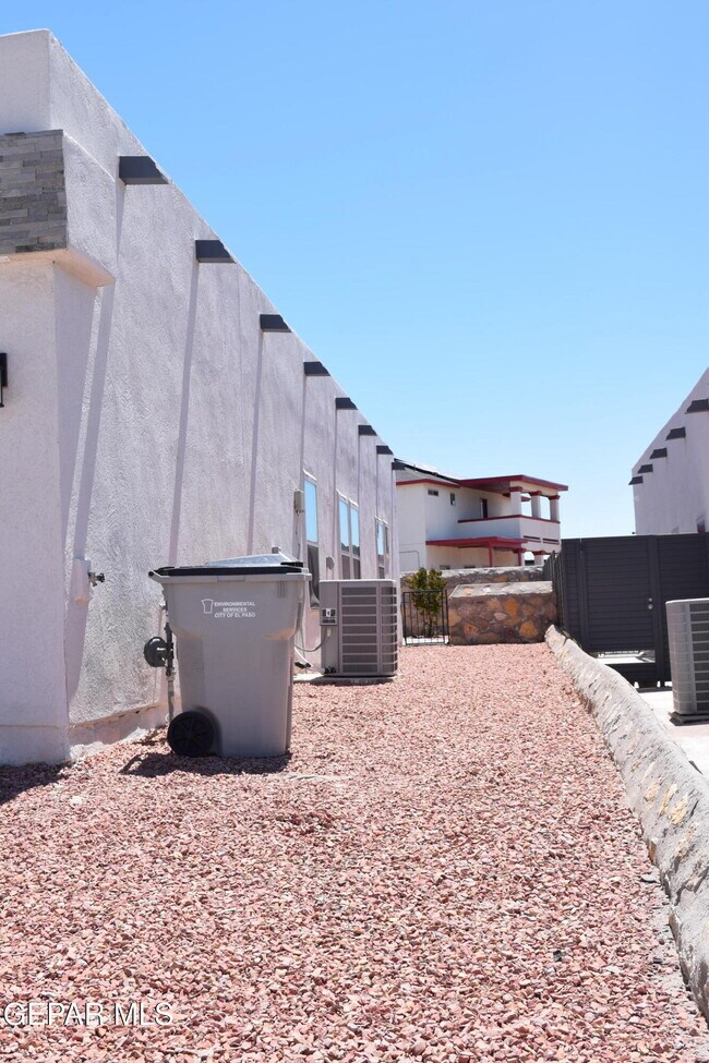 304 Playa Tronones in El Paso, TX - Building Photo - Building Photo