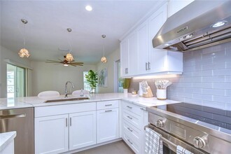 6405 16th Ave Dr W in Bradenton, FL - Foto de edificio - Building Photo