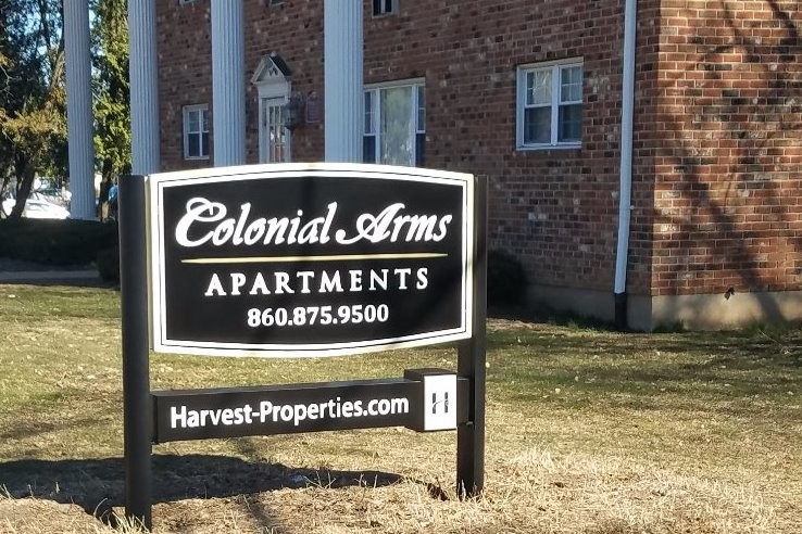 Colonial Arms Apartments in Wethersfield, CT - Building Photo