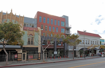 Mayfair Residences at Santa Monica Beach in Santa Monica, CA - Foto de edificio - Building Photo