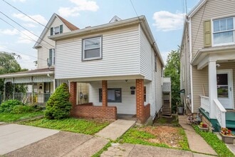 565 Sixth St in Pitcairn, PA - Building Photo - Building Photo