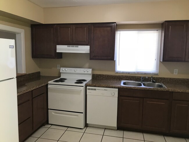 403 Margot Ct in Brandon, FL - Foto de edificio - Building Photo