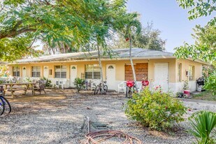 Shoreview in Naples, FL - Building Photo