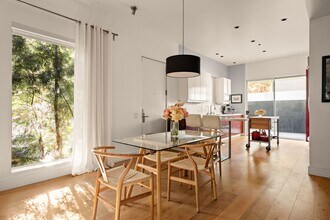 1200 N Sweetzer Ave in West Hollywood, CA - Building Photo - Building Photo