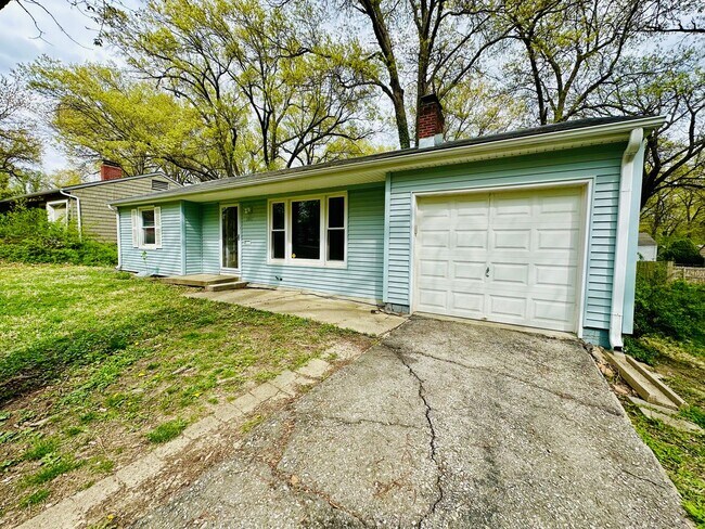 7047 Linden St in Prairie Village, KS - Building Photo - Building Photo