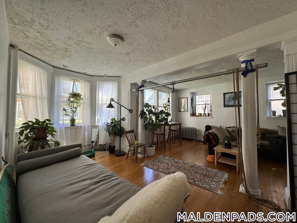 475 Highland Ave in Malden, MA - Building Photo
