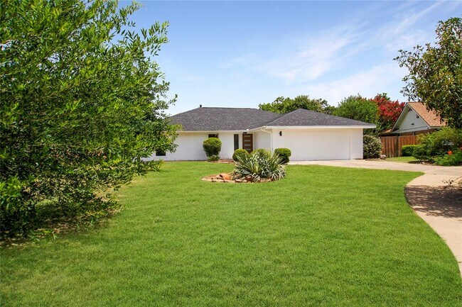 12305 Rustic Manor Ct in Austin, TX - Building Photo - Building Photo