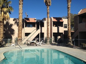 May Lane Apartments in Barstow, CA - Foto de edificio - Building Photo