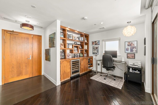 700 W Harbor Dr in San Diego, CA - Building Photo - Building Photo